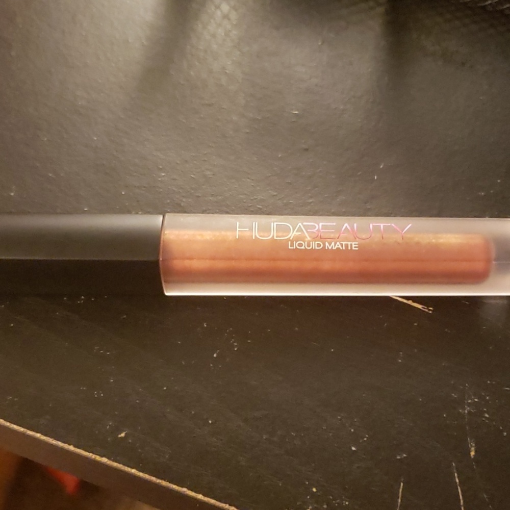 Huda beauty liquid lipstick